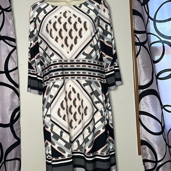 Calvin Klein 3/4 Sleeve Round Neck Geometric Pattern Gray/Pink Jersey Dress Sz 6 - Picture 5 of 10